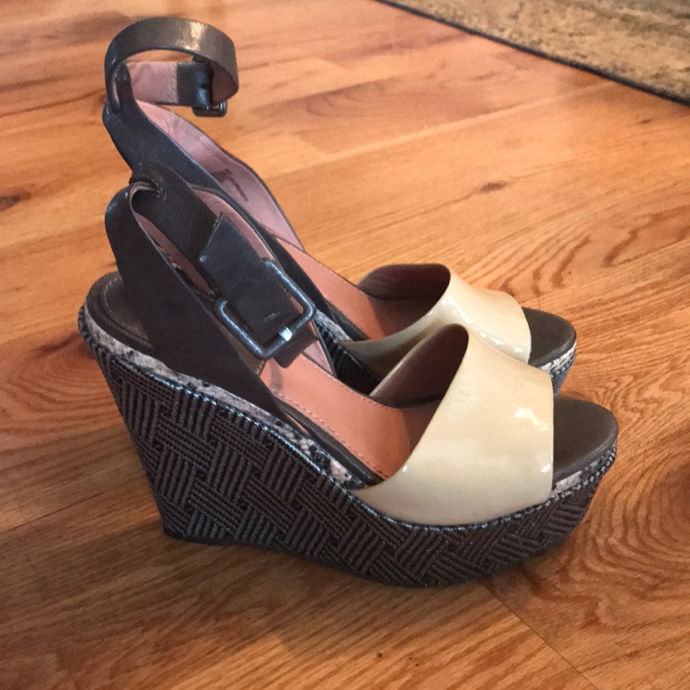 Bacio Wedge